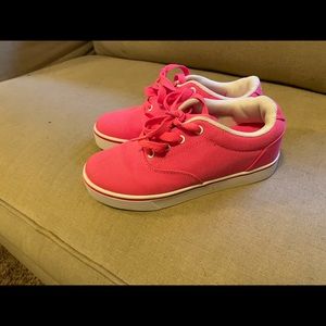 Heely’s size YTH 4, Women’s 5